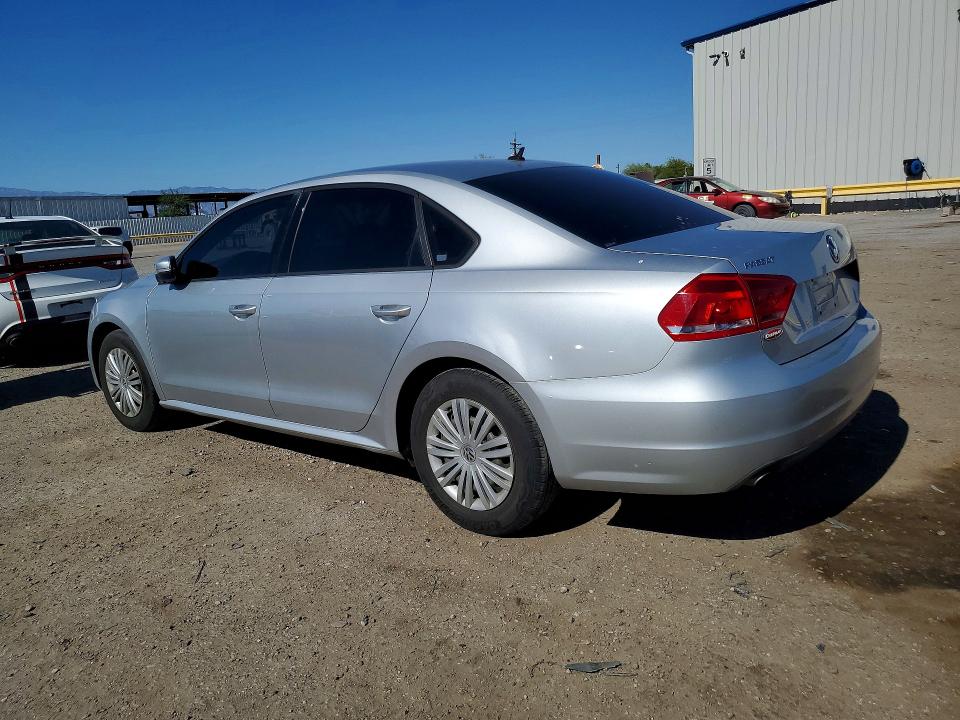 52765176 :رقم المزاد ، 1VWAT7A34FC010404 vin ، 2015 Volkswagen Passat مزاد بيع