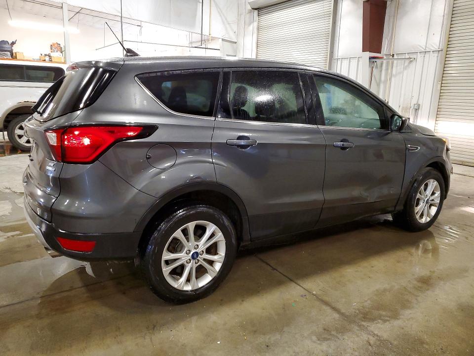 52771806 :رقم المزاد ، 1FMCU9GD0KUB04235 vin ، 2019 Ford Escape مزاد بيع