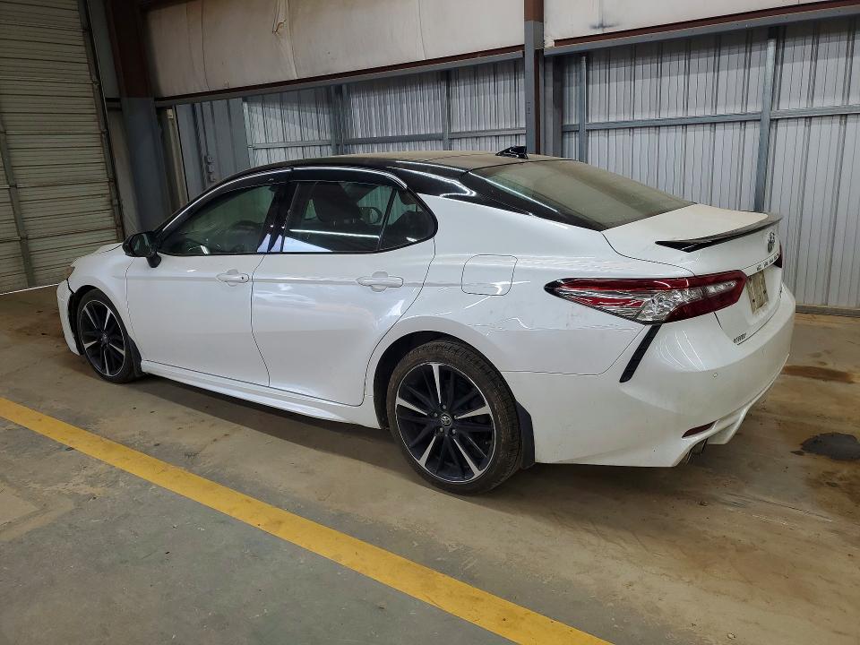 52372696 :رقم المزاد ، 4T1BZ1HK2JU021268 vin ، 2018 Toyota Camry مزاد بيع