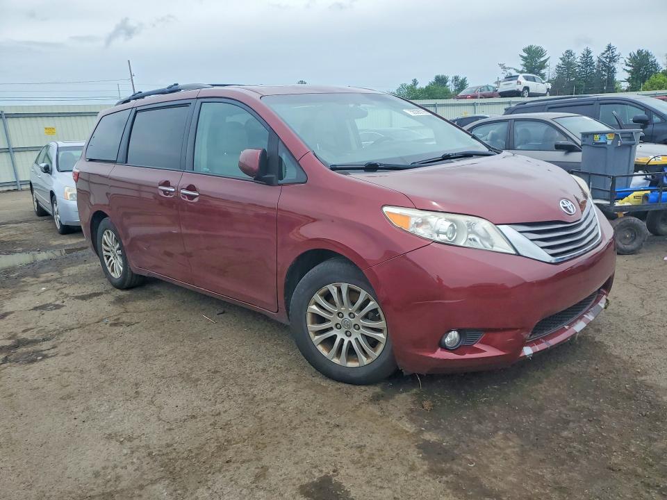 55096726 :رقم المزاد ، 5TDYZ3DC2HS794720 vin ، 2017 Toyota Sienna مزاد بيع