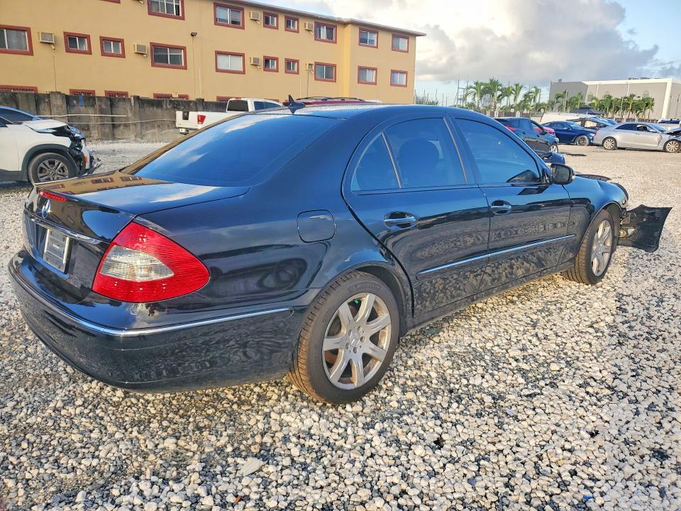 53383336 :رقم المزاد ، WDBUF56X07A990359 vin ، 2007 Mercedes-benz E مزاد بيع