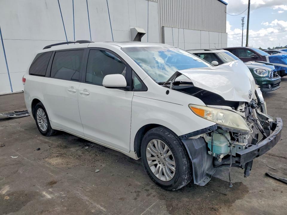 2014 Toyota Sienna მანქანა იყიდება აუქციონზე, vin: 5TDYK3DC0ES445992, აუქციონის ნომერი: 54155996