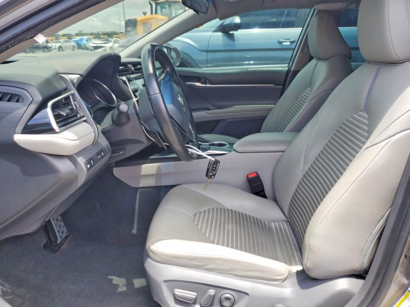 55224266 :رقم المزاد ، 4T1B11HK5JU576643 vin ، 2018 Toyota Camry مزاد بيع