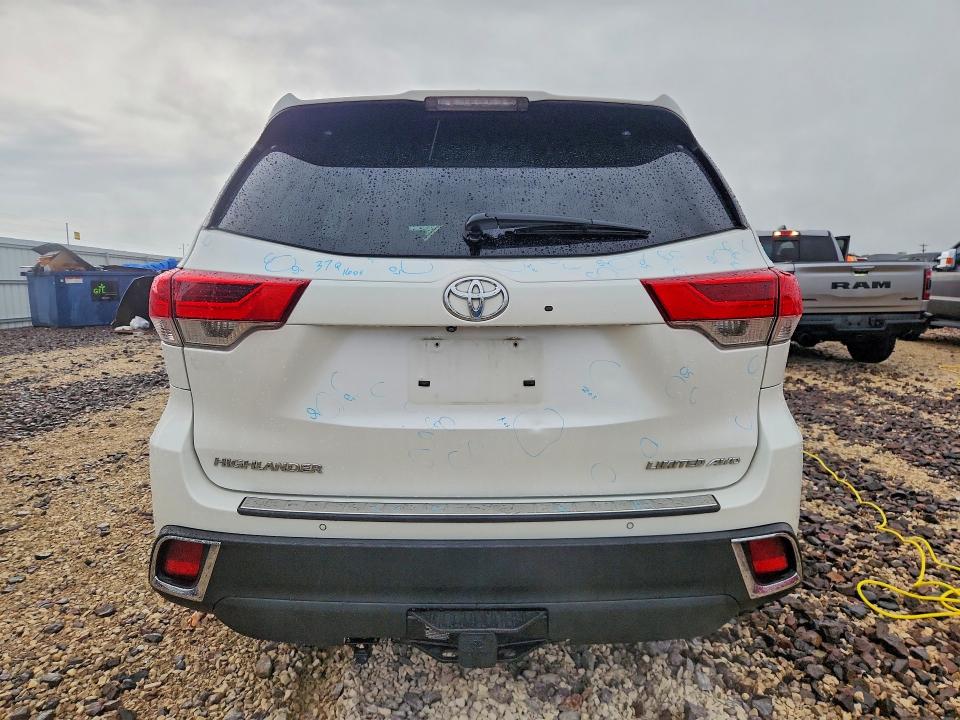53960576 :رقم المزاد ، 5TDDZRFHXJS821923 vin ، 2018 Toyota Highlander مزاد بيع