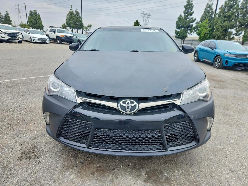 53773366 :رقم المزاد ، 4T1BF1FK0HU814171 vin ، 2017 Toyota Camry مزاد بيع
