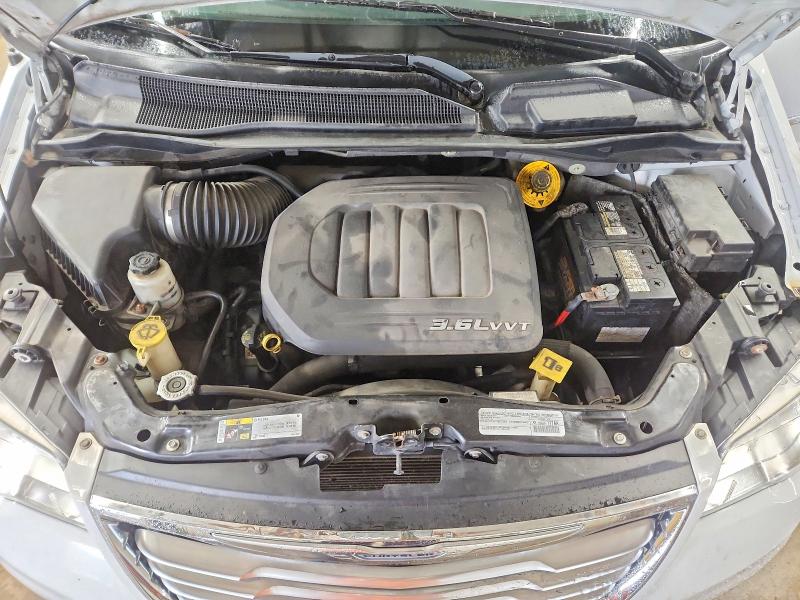 2015 Chrysler Town & Country მანქანა იყიდება აუქციონზე, vin: 2C4RC1BG0FR588558, აუქციონის ნომერი: 51979386