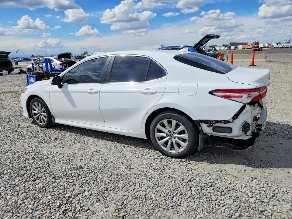 54445556 :رقم المزاد ، 4T1L11BK3LU011792 vin ، 2020 Toyota Camry Le مزاد بيع