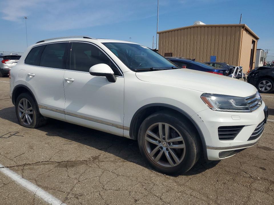 52318746 :رقم المزاد ، WVGEF9BP1FD007460 vin ، 2015 Volkswagen Touareg مزاد بيع