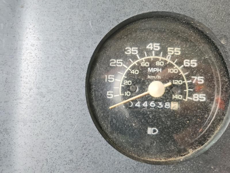 52526306 :رقم المزاد ، 1GBKP37W6F3330334 vin ، 1985 Chev P30 مزاد بيع