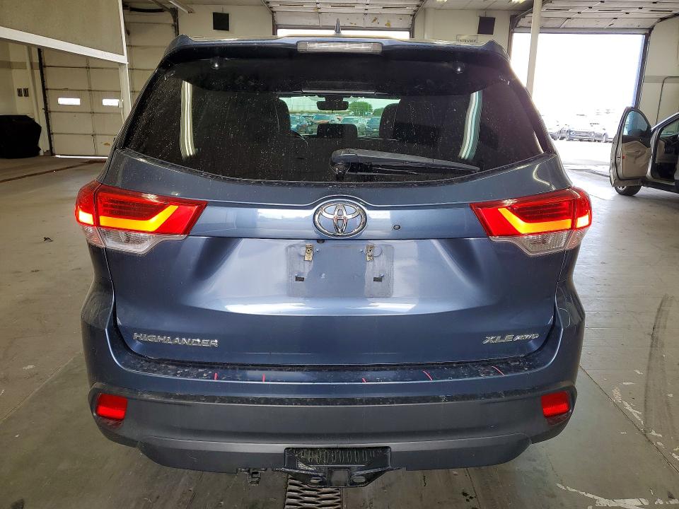 53600576 :رقم المزاد ، 5TDJZRFH0HS511535 vin ، 2017 Toyota Highlander مزاد بيع