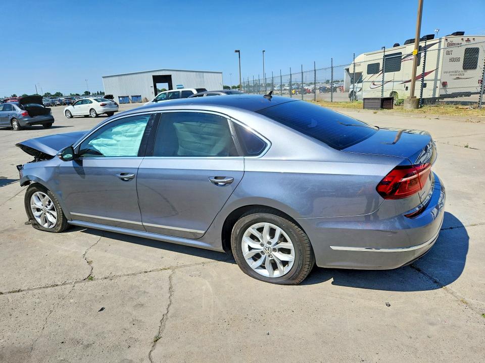 54620716 :رقم المزاد ، 1VWAT7A37HC008973 vin ، 2017 Volkswagen Passat مزاد بيع