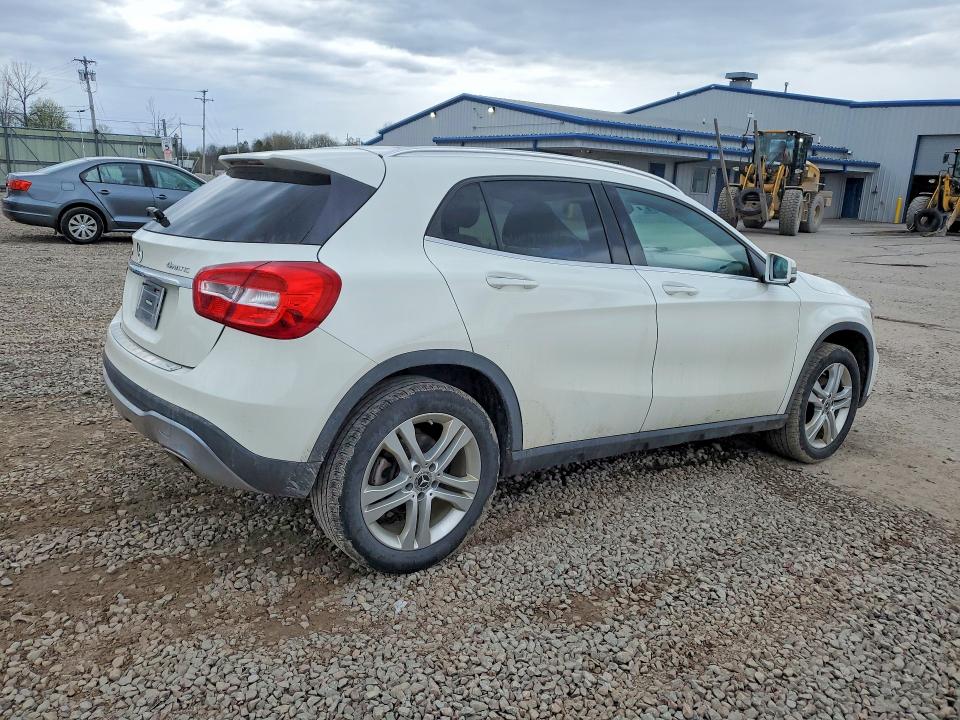 52078626 :رقم المزاد ، WDCTG4GB1JJ470549 vin ، 2018 Mercedes-benz Gla مزاد بيع