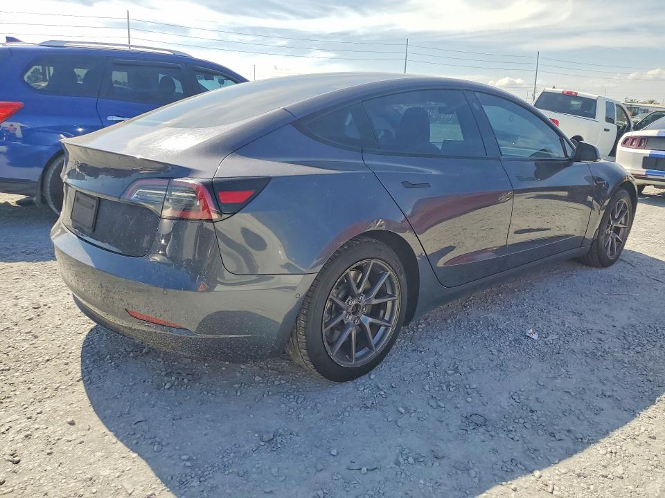 52861996 :رقم المزاد ، 5YJ3E1EA5MF048218 vin ، 2021 Tesla Model 3 مزاد بيع