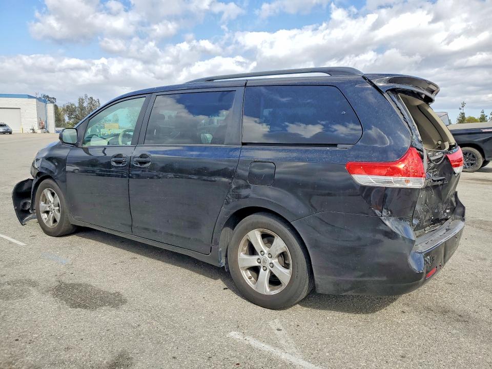 Продажа на аукционе авто 2014 Toyota Sienna, vin: 5TDKK3DCXES477113, номер лота: 54719686