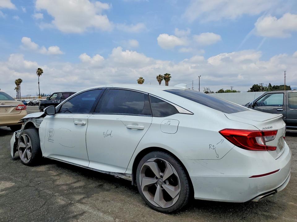 Продажа на аукционе авто 2018 Honda Accord, vin: 1HGCV1F30JA108721, номер лота: 54888166