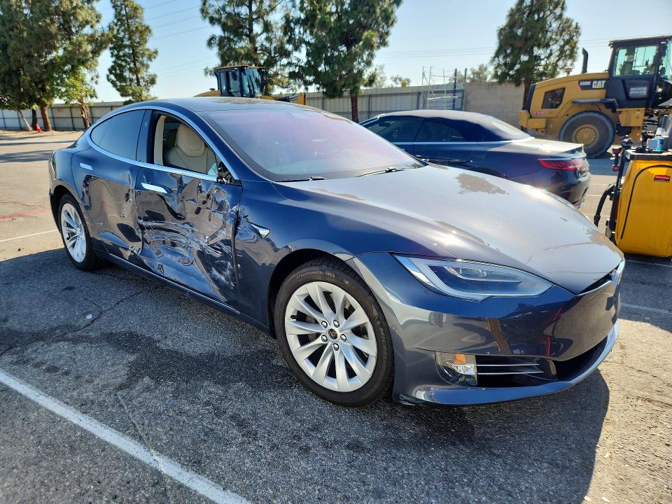 2019 Tesla Model S მანქანა იყიდება აუქციონზე, vin: 5YJSA1E24KF302515, აუქციონის ნომერი: 53295366
