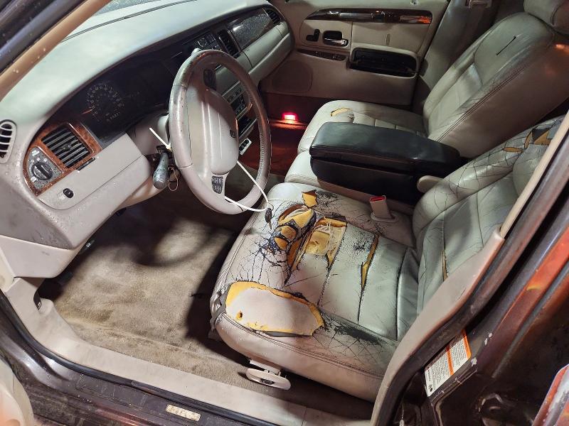 54513426 :رقم المزاد ، 1LNHM82W8YY857876 vin ، 2000 Lincoln Town Car مزاد بيع