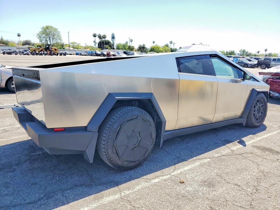 52228386 :رقم المزاد ، 7G2CEHED3RA040316 vin ، 2024 Tesla Cybertruck مزاد بيع