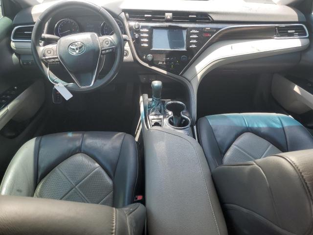 52181036 :رقم المزاد ، 4T1B11HK8JU133032 vin ، 2018 Toyota Camry مزاد بيع