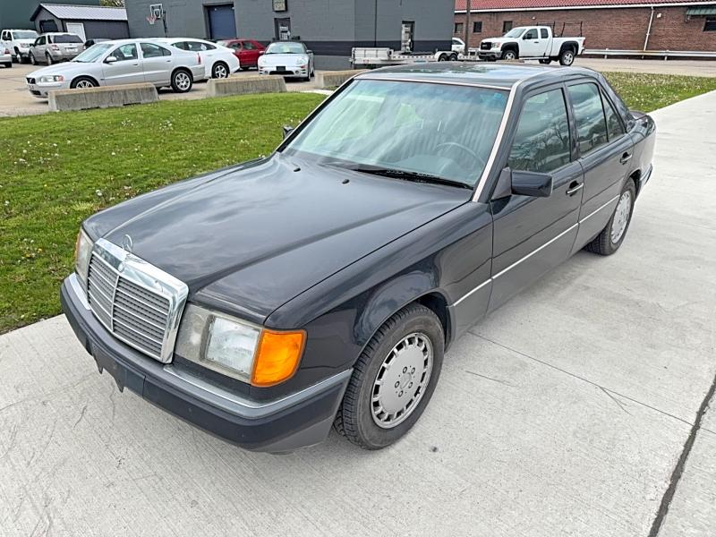 52910686 :رقم المزاد ، WDBEA28E4PB858079 vin ، 1993 Mercedes-benz 300 مزاد بيع