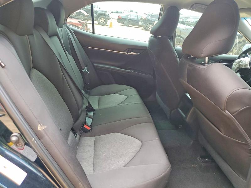 54767216 :رقم المزاد ، 4T1B11HKXJU659095 vin ، 2018 Toyota Camry مزاد بيع