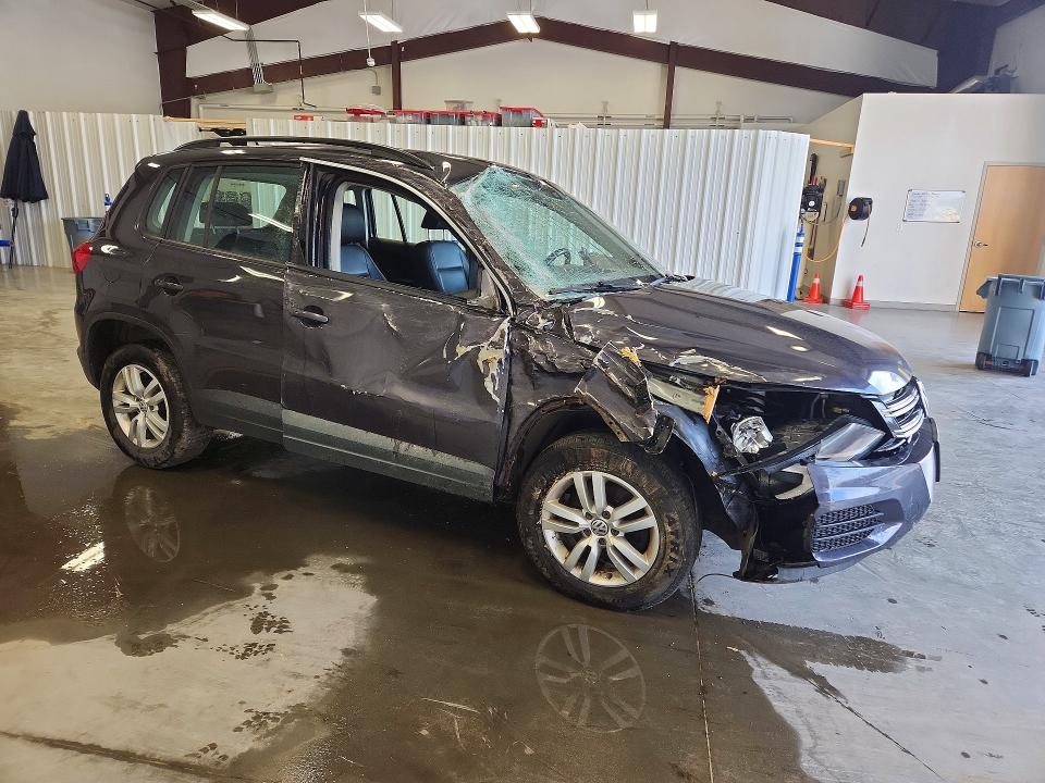 2016 Volkswagen Tiguan მანქანა იყიდება აუქციონზე, vin: WVGBV7AX4GW590785, აუქციონის ნომერი: 53333386