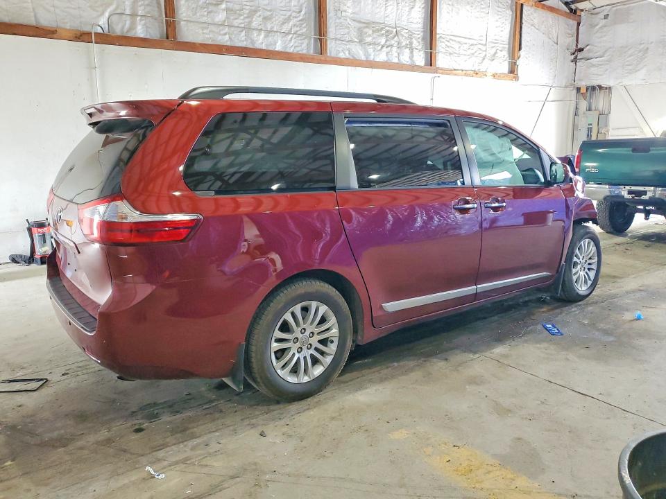 2017 Toyota Sienna მანქანა იყიდება აუქციონზე, vin: 5TDYZ3DC4HS821142, აუქციონის ნომერი: 52710176