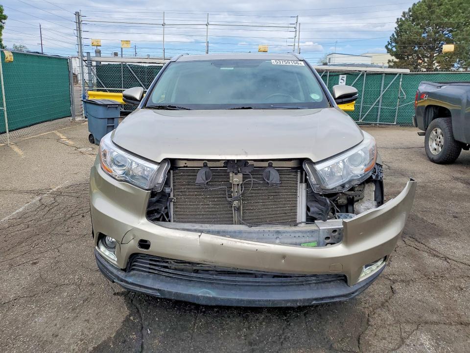 53759156 :رقم المزاد ، 5TDDKRFH9FS208137 vin ، 2015 Toyota Highlander مزاد بيع