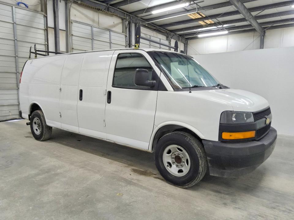 54619106 :رقم المزاد ، 1GCWGBFP0L1135421 vin ، 2020 Chevrolet Express G2500 مزاد بيع