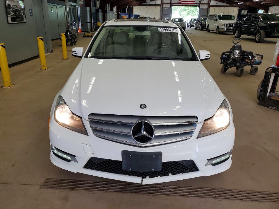 2013 Mercedes-benz C მანქანა იყიდება აუქციონზე, vin: WDDGF8AB4DR256161, აუქციონის ნომერი: 55099236