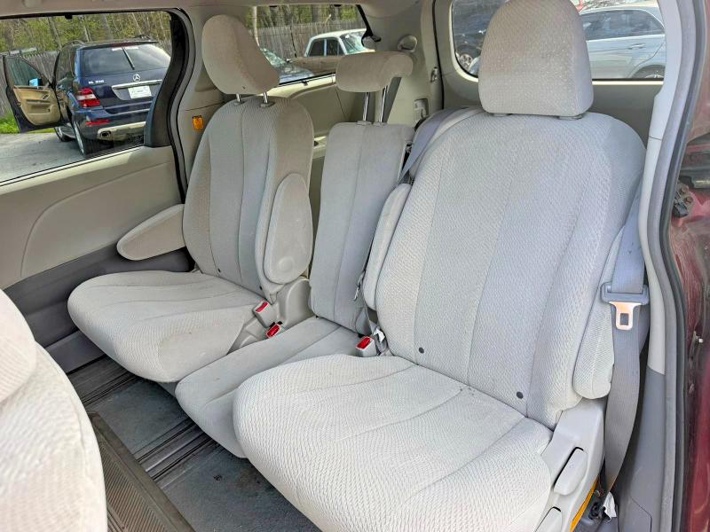 53560116 :رقم المزاد ، 5TDKK3DC1BS078788 vin ، 2011 Toyota Sienna مزاد بيع