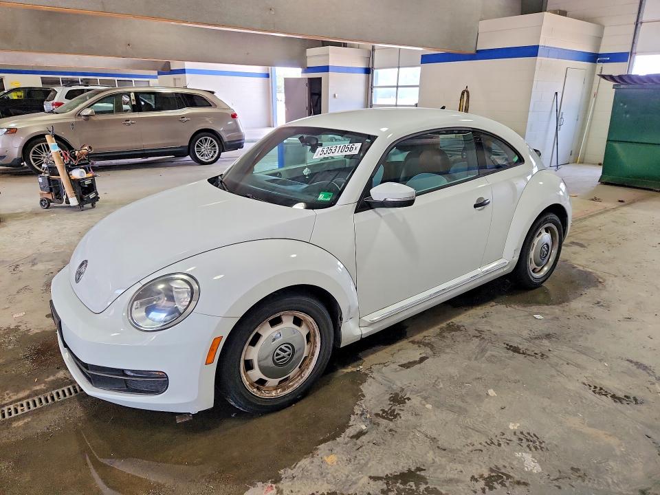 53531056 :رقم المزاد ، 3VWF17ATXGM637104 vin ، 2016 Volkswagen Beetle مزاد بيع