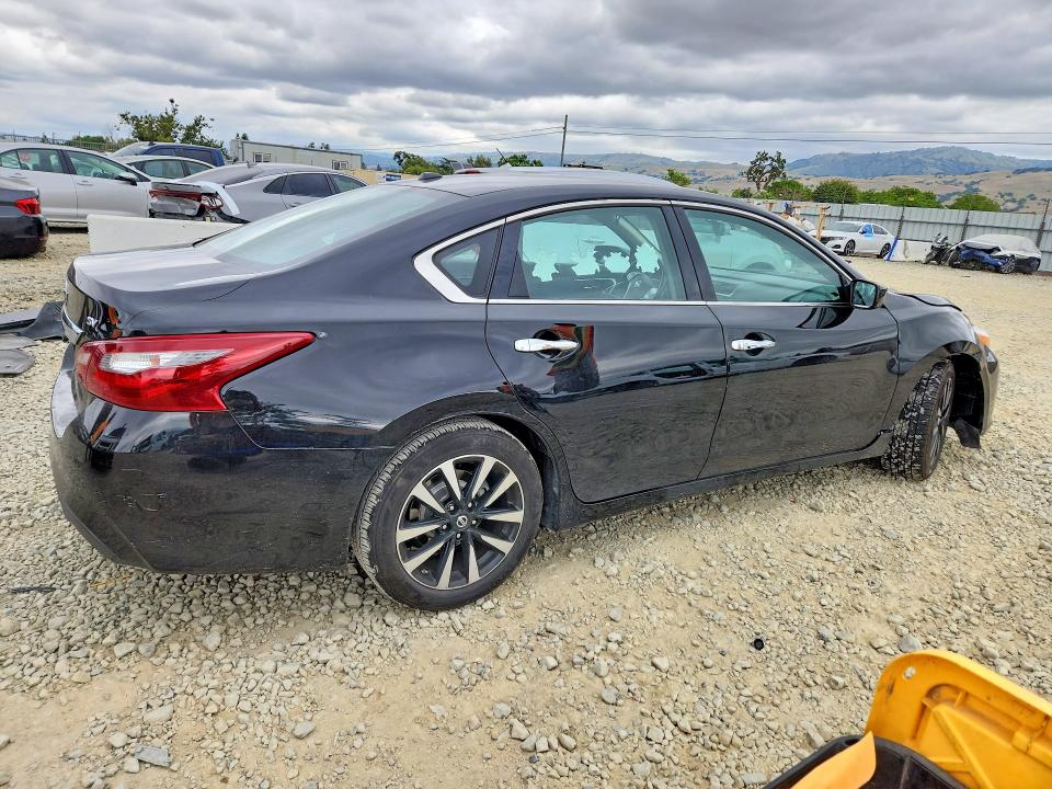 2018 Nissan Altima მანქანა იყიდება აუქციონზე, vin: 1N4AL3AP2JC141800, აუქციონის ნომერი: 52326786