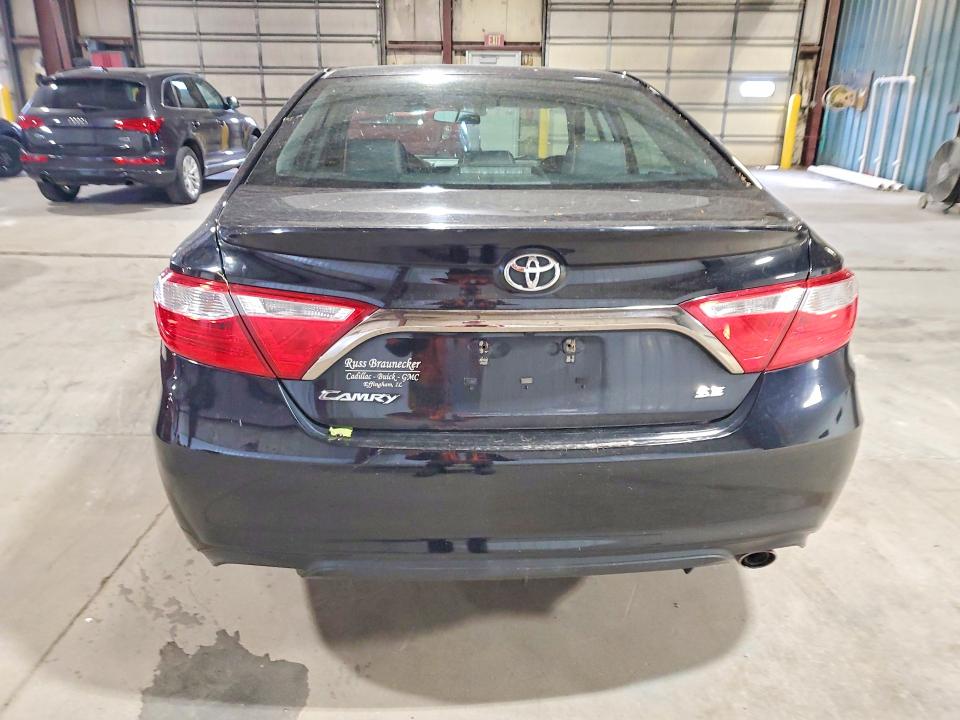 52240076 :رقم المزاد ، 4T1BF1FK2FU957457 vin ، 2015 Toyota Camry مزاد بيع