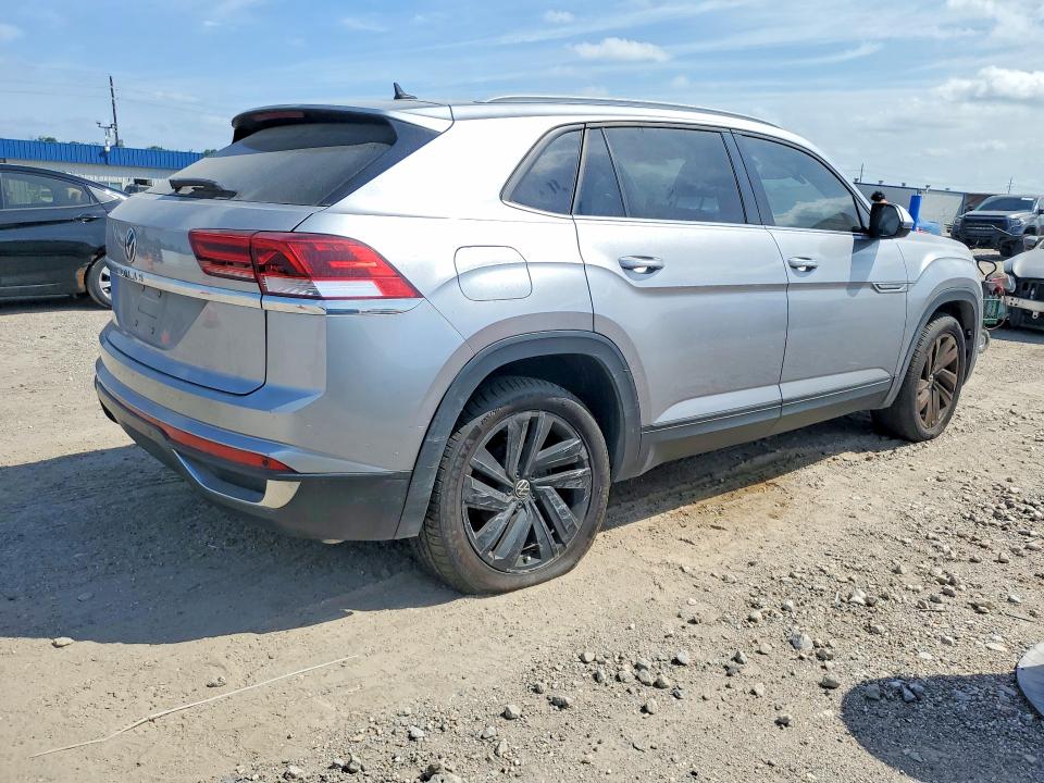 53575626 :رقم المزاد ، 1V2JE2CA3NC211400 vin ، 2022 Volkswagen Atlas Cross Sport مزاد بيع