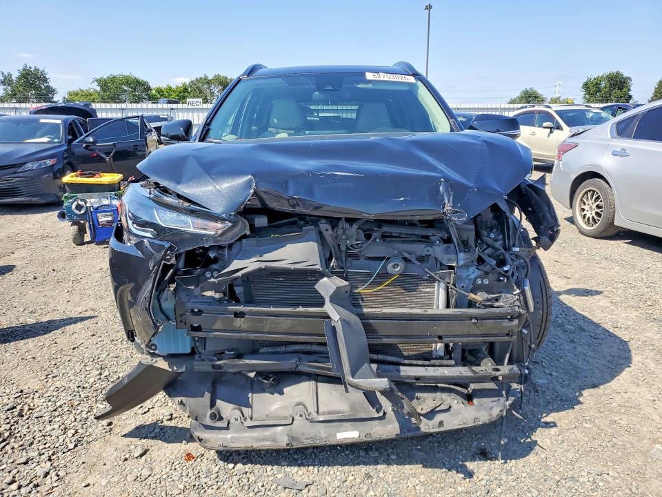 52753026 :رقم المزاد ، 7MUBAABG5NV040185 vin ، 2022 Toyota Corolla Cross مزاد بيع