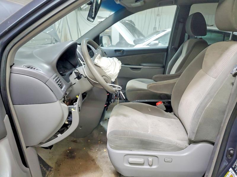 52783306 :رقم المزاد ، 5TDKK4CC5AS315018 vin ، 2010 Toyota Sienna مزاد بيع