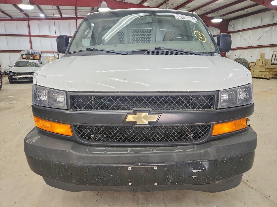 52748866 :رقم المزاد ، 1GCWGAFP8N1173749 vin ، 2022 Chevrolet Express 25 مزاد بيع