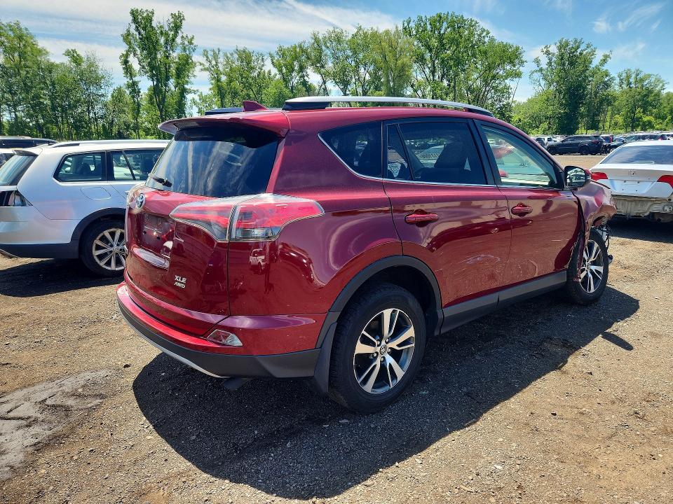 54131006 :رقم المزاد ، JTMRFREV6JD249265 vin ، 2018 Toyota Rav4 مزاد بيع