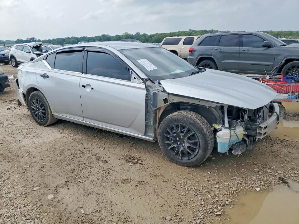 53809896 :رقم المزاد ، 1N4BL4BV3NN326973 vin ، 2022 Nissan Altima مزاد بيع