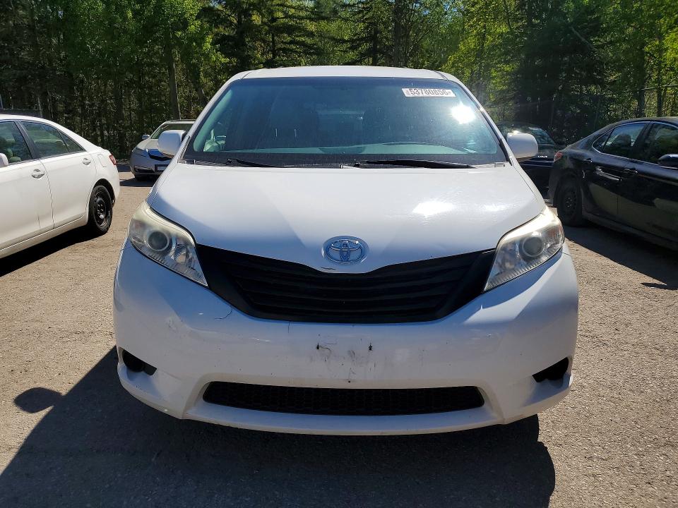 53780856 :رقم المزاد ، 5TDZZ3DC6HS799584 vin ، 2017 Toyota Sienna مزاد بيع