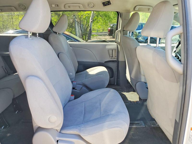 53780856 :رقم المزاد ، 5TDZZ3DC6HS799584 vin ، 2017 Toyota Sienna مزاد بيع