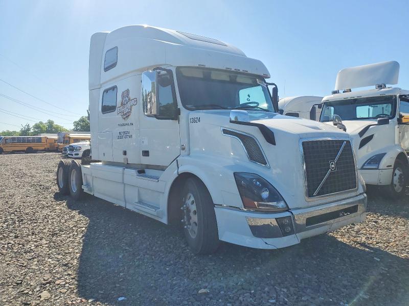 2015 Volvo Vn Vnl მანქანა იყიდება აუქციონზე, vin: 4V4NC9EH8FN919826, აუქციონის ნომერი: 55596096