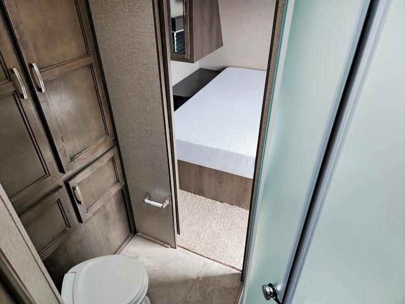 51966486 :رقم المزاد ، 1UJBJ0BP5L17Y0639 vin ، 2020 Jayco Jay Unknown مزاد بيع