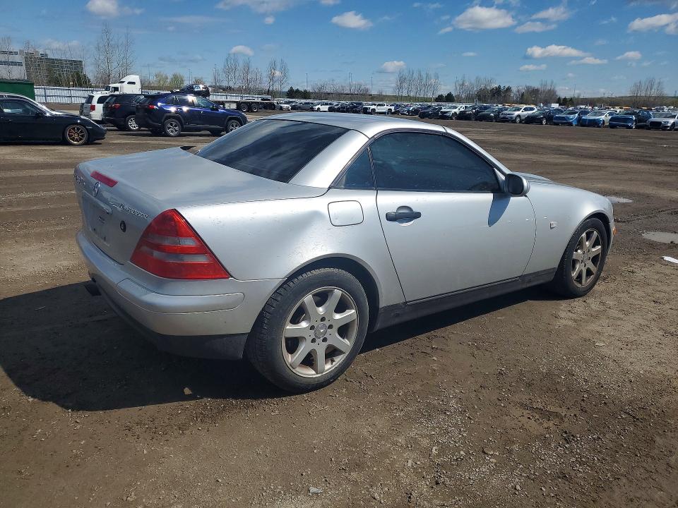 52551346 :رقم المزاد ، WDBKK47F4XF098069 vin ، 1999 Mercedes-benz Slk مزاد بيع