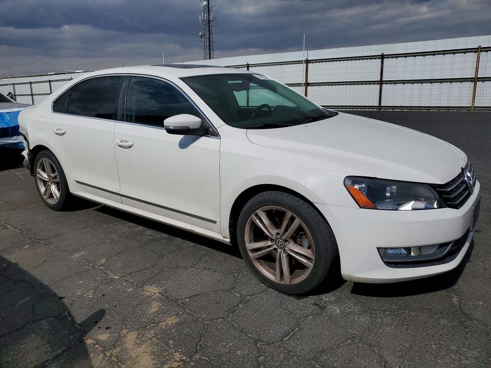 54726486 :رقم المزاد ، 1VWCN7A3XEC030626 vin ، 2014 Volkswagen Passat مزاد بيع
