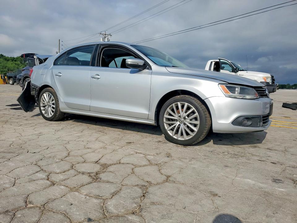 54970616 :رقم المزاد ، 3VWL17AJ3EM404132 vin ، 2014 Volkswagen Jetta مزاد بيع