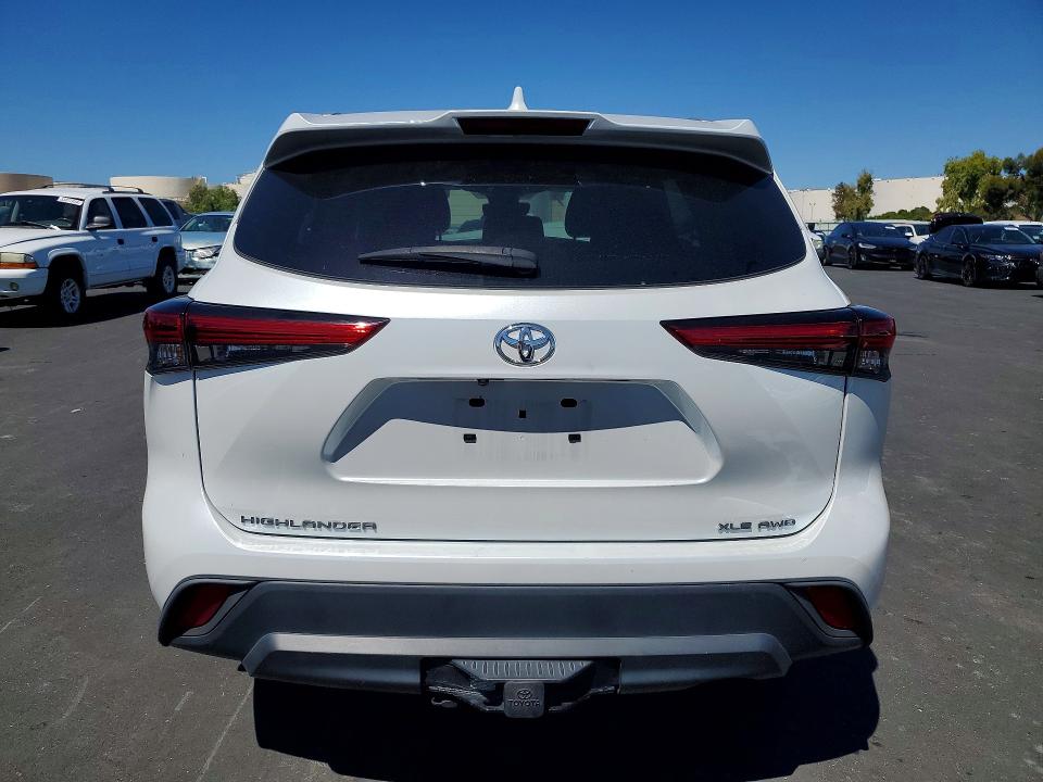 Продажа на аукционе авто 2022 Toyota Highlander, vin: 5TDHZRBH2NS221460, номер лота: 53957676
