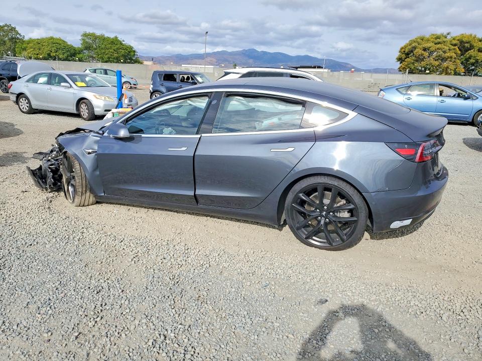 Продажа на аукционе авто 2018 Tesla Model 3, vin: 5YJ3E1EA1JF047692, номер лота: 52395106
