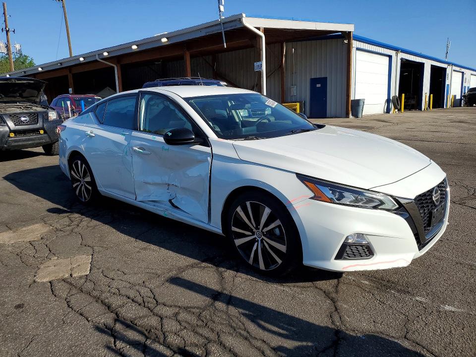 53257356 :رقم المزاد ، 1N4BL4CVXNN350072 vin ، 2022 Nissan Altima مزاد بيع